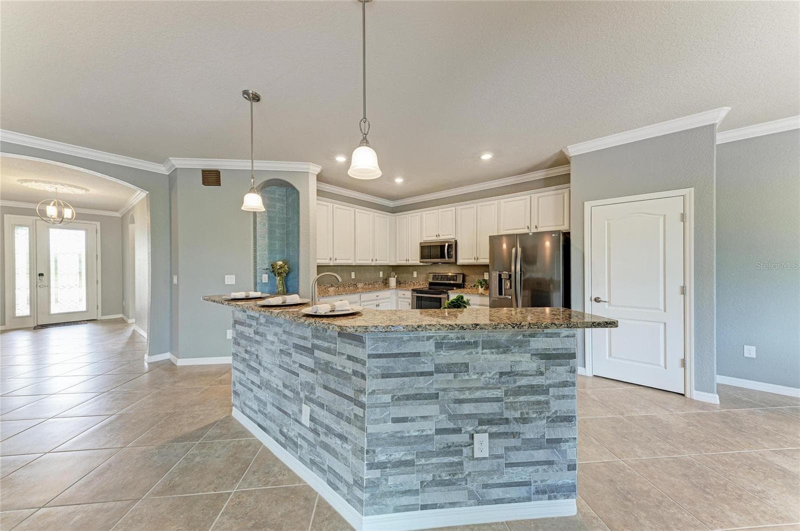 Single Family Residence at 20700 GRANLAGO DR DR, VENICE, photo 17 of 93
