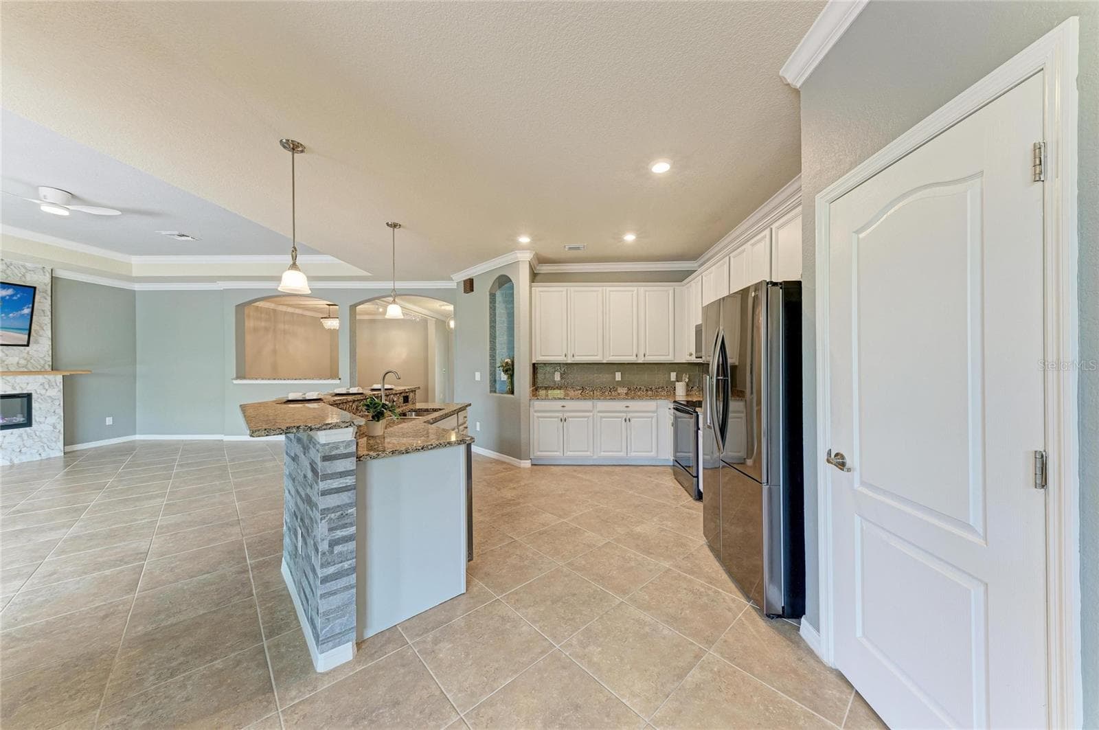 Single Family Residence at 20700 GRANLAGO DR DR, VENICE, photo 18 of 93