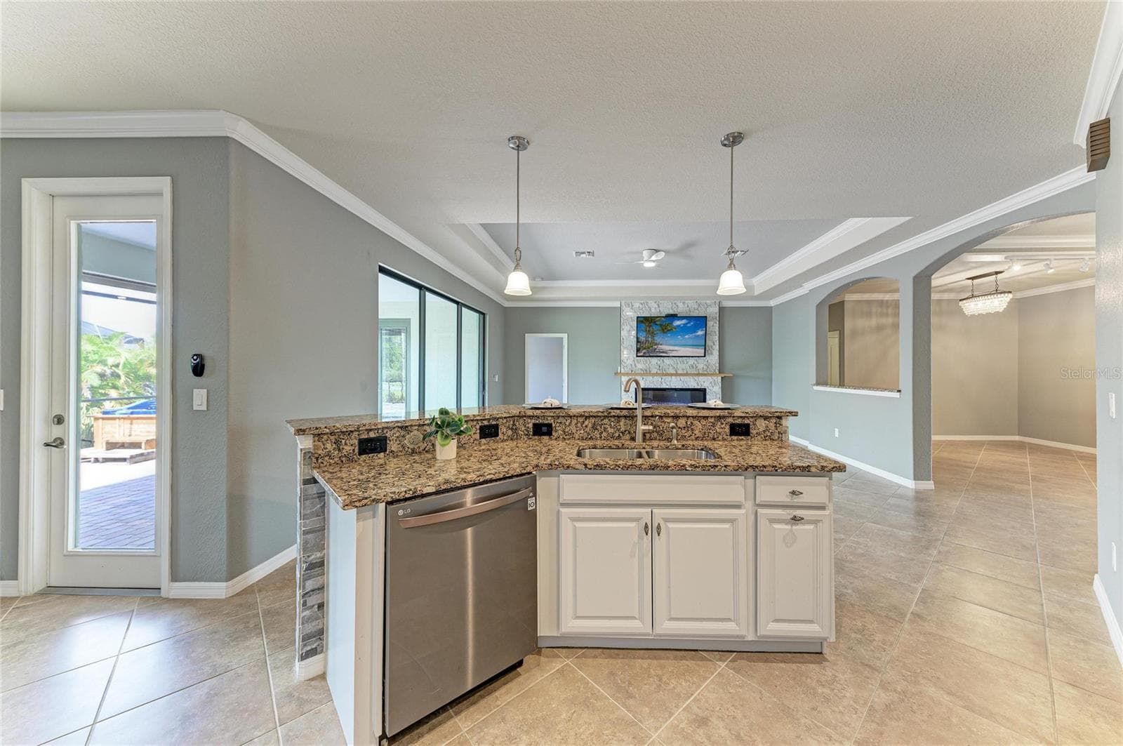 Single Family Residence at 20700 GRANLAGO DR DR, VENICE, photo 19 of 93