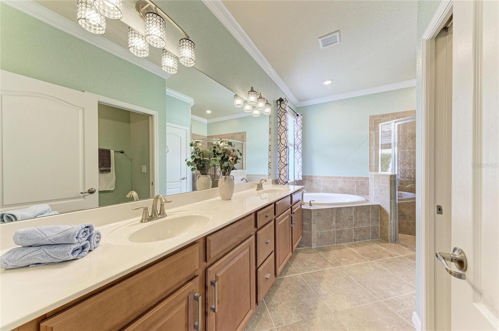 Single Family Residence at 20700 GRANLAGO DR DR, VENICE, photo 30 of 93