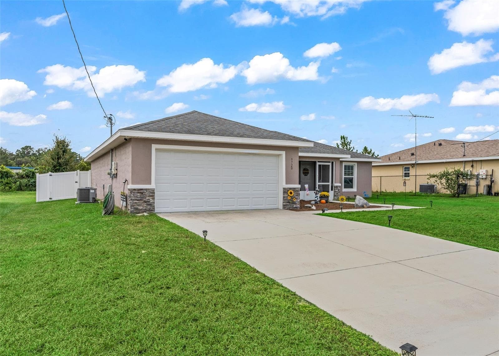 Single Family Residence at 9720 SE 157TH LN, SUMMERFIELD, photo 2 of 37