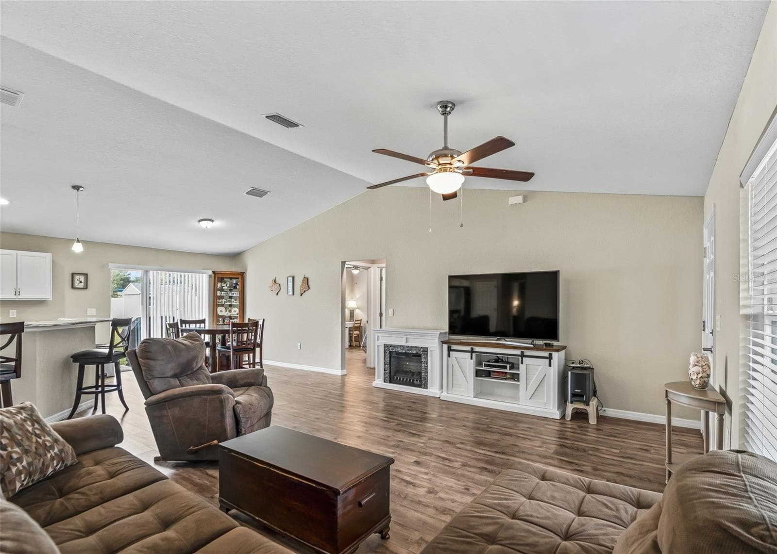 Single Family Residence at 9720 SE 157TH LN, SUMMERFIELD, photo 8 of 37
