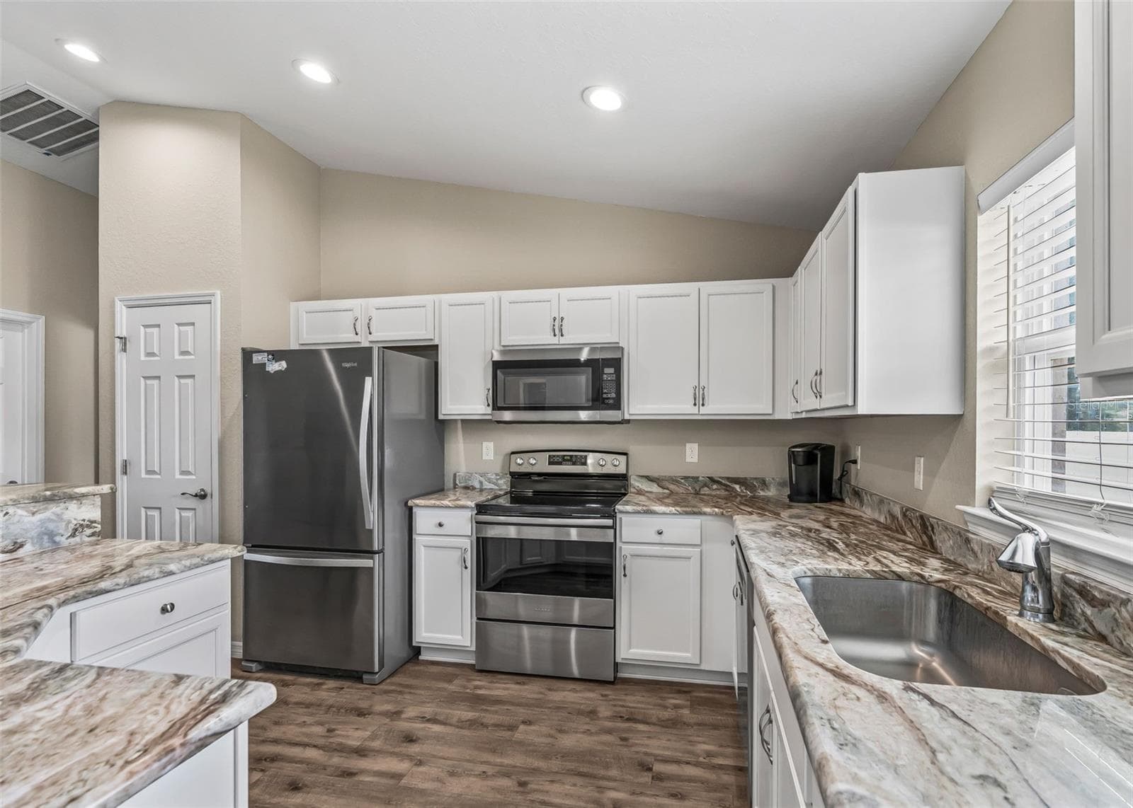 Single Family Residence at 9720 SE 157TH LN, SUMMERFIELD, photo 13 of 37