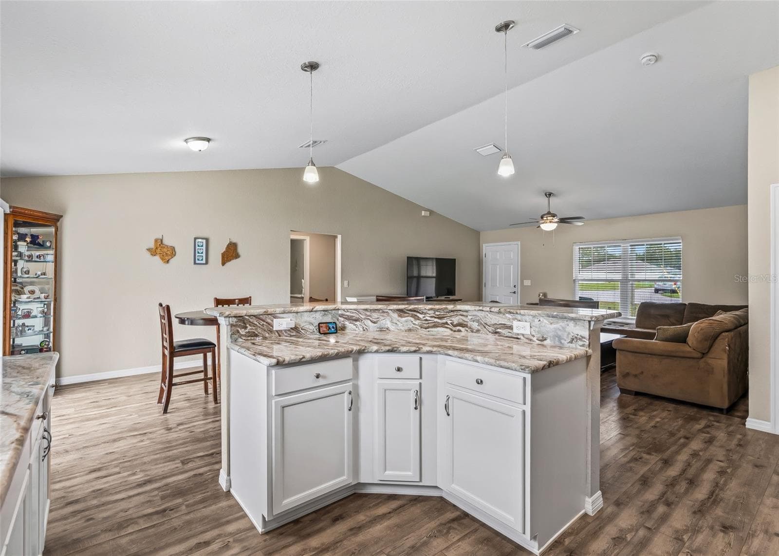 Single Family Residence at 9720 SE 157TH LN, SUMMERFIELD, photo 32 of 37