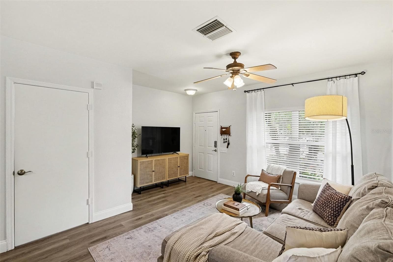 Townhouse at 6137 BAYSIDE KEY DR, TAMPA, photo 9 of 34