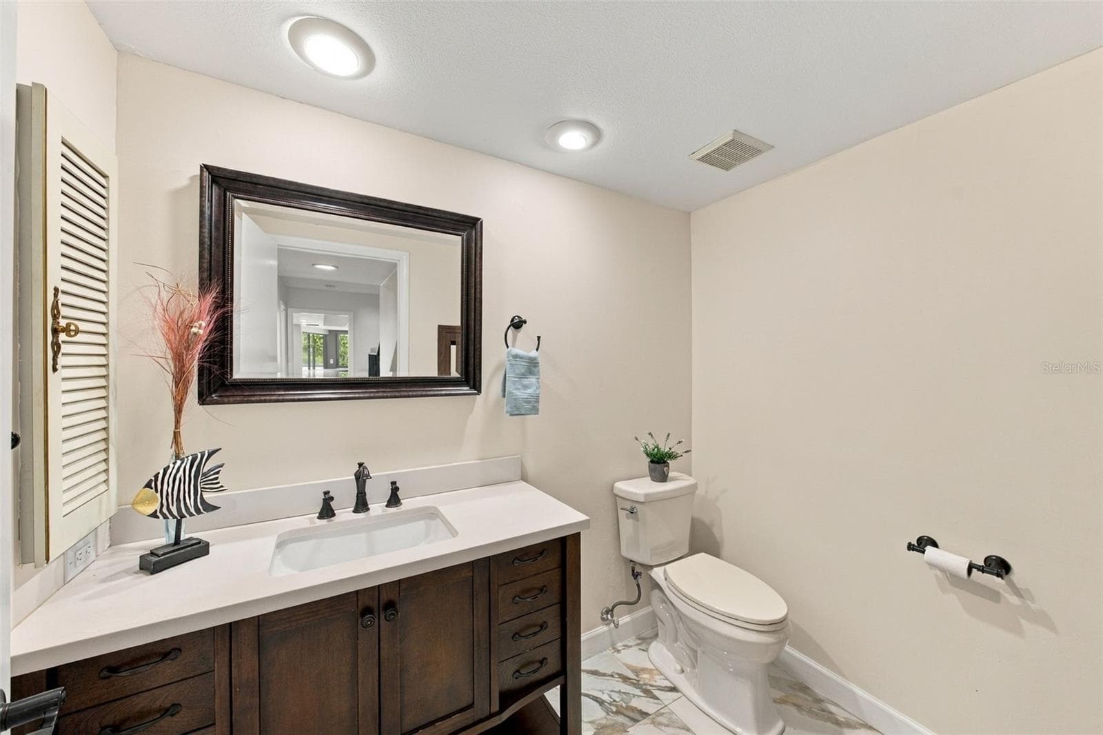 1st Floor Guest Bath - 2924 TORREY PINES CT, CLEARWATER