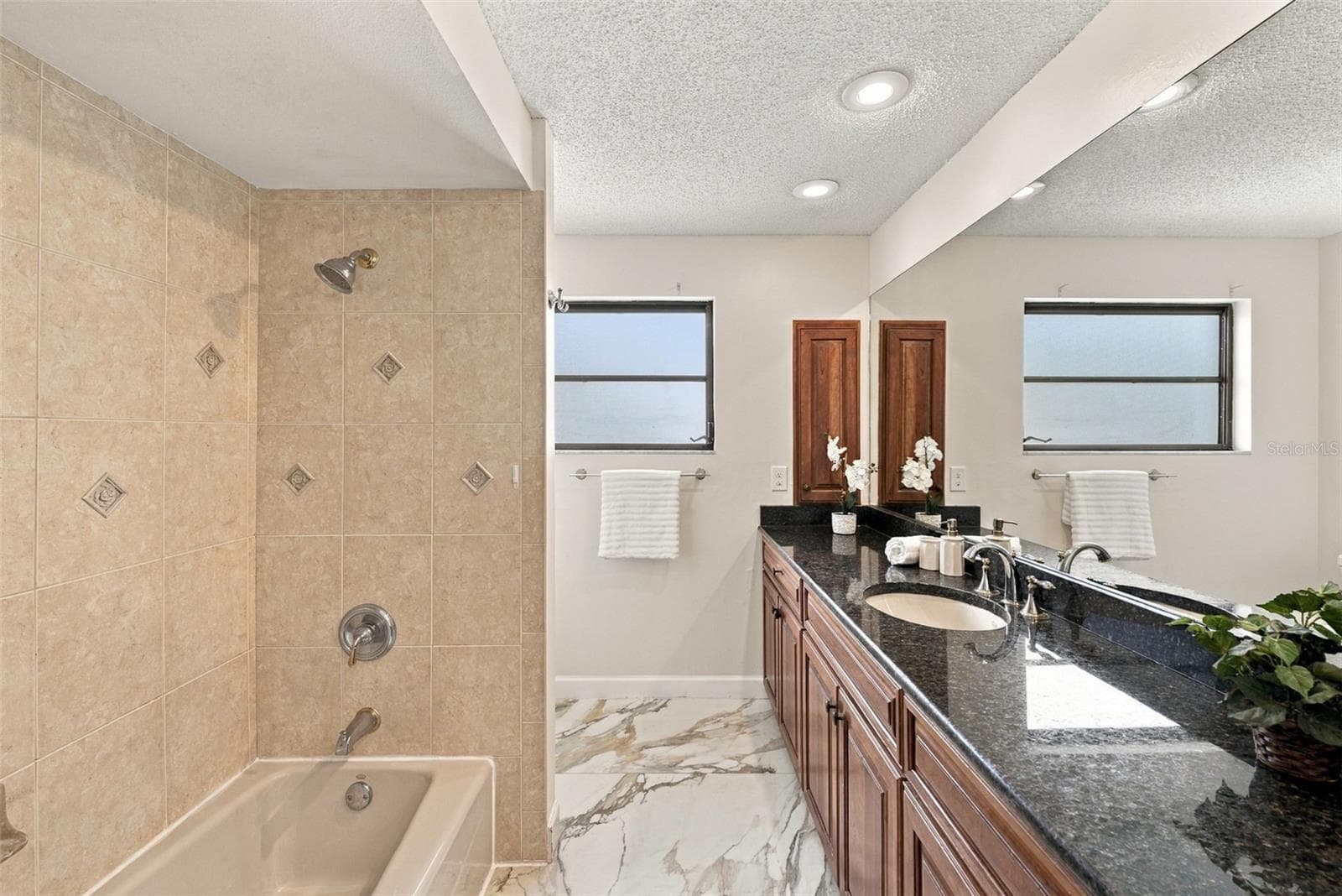 Primary Ensuite Bath - 2924 TORREY PINES CT, CLEARWATER