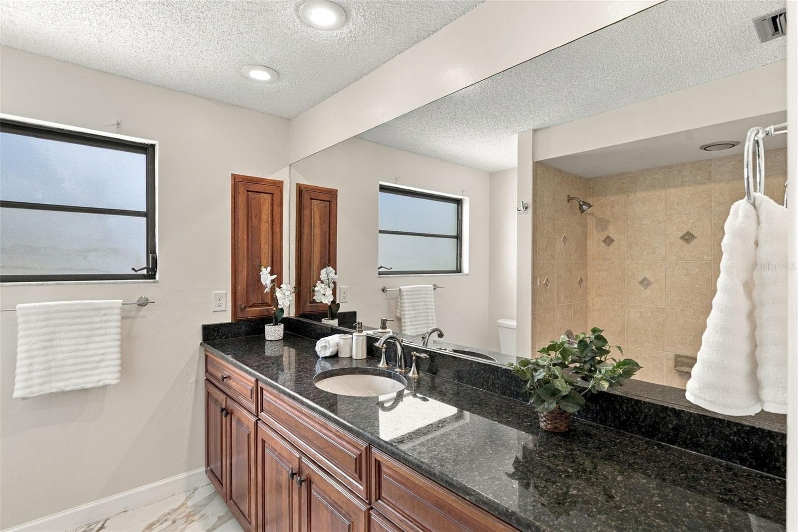 primary Ensuite Bath - 2924 TORREY PINES CT, CLEARWATER