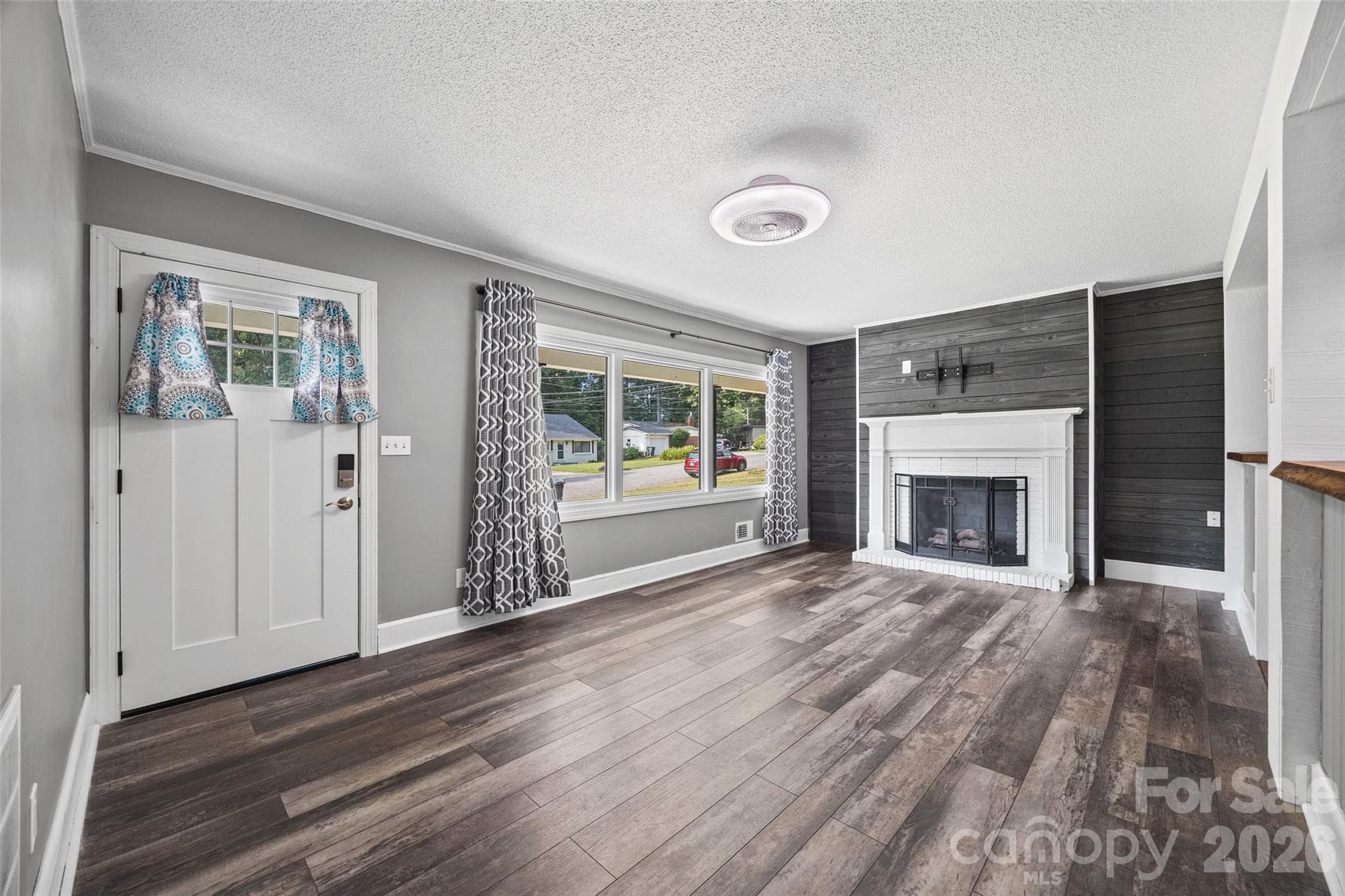 Single Family Residence at 726 Forest Drive, Gastonia, photo 6 of 42