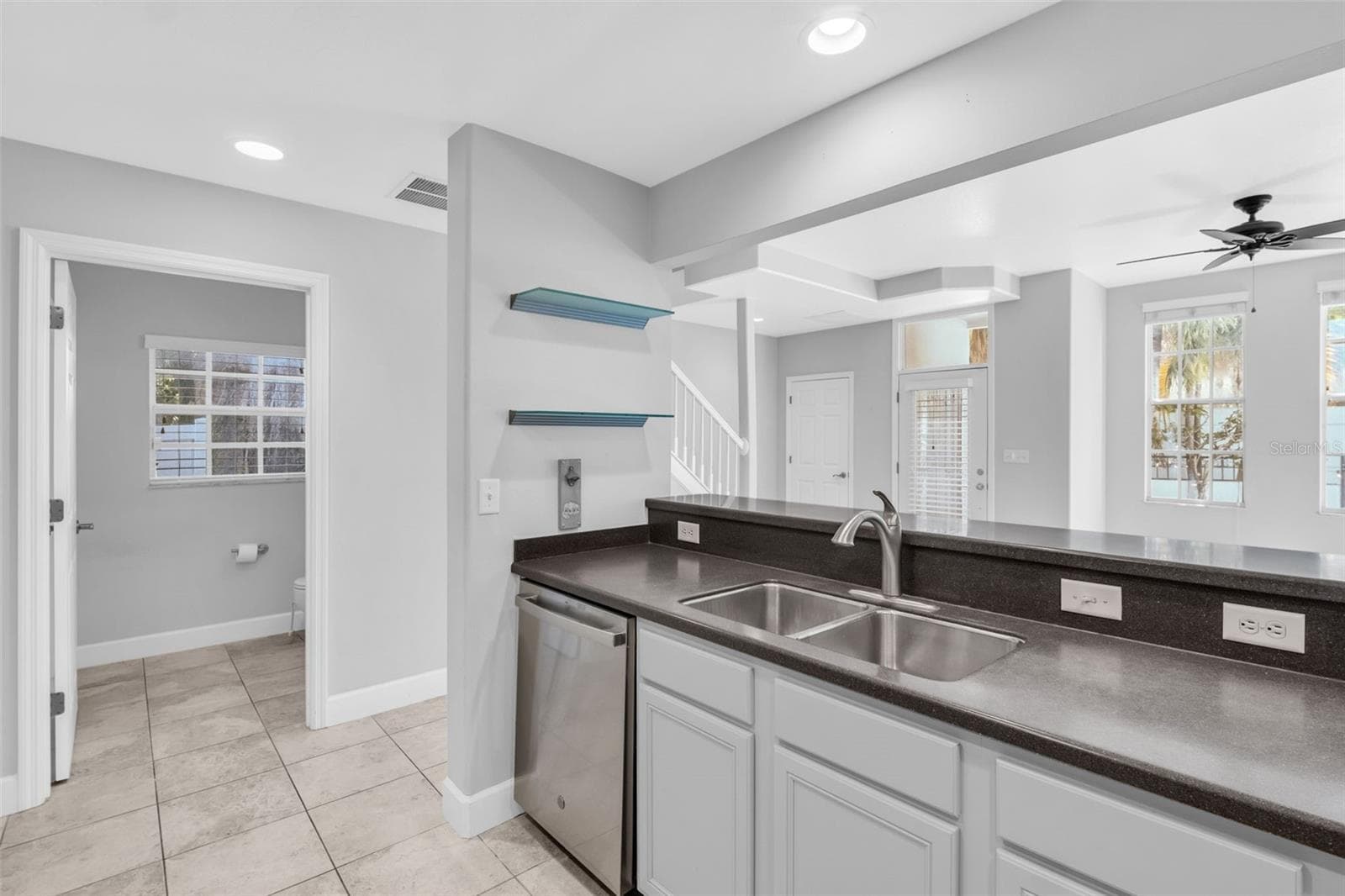Townhouse at 660 DELMAR TER S, ST PETERSBURG, photo 12 of 77
