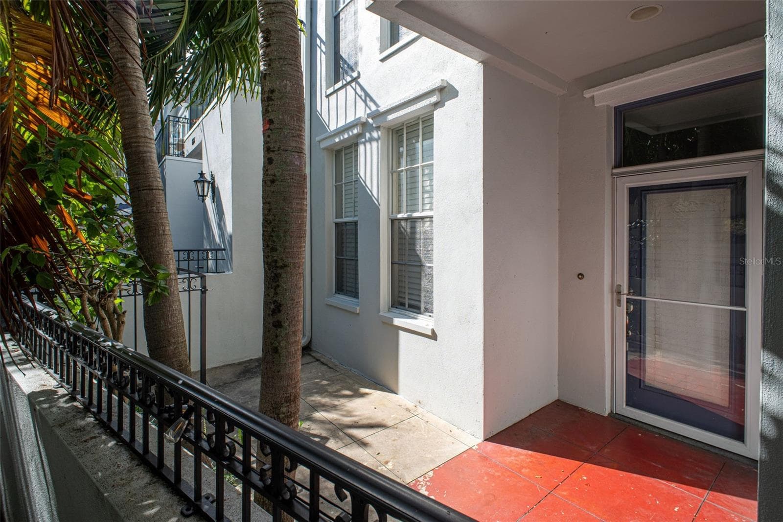 Townhouse at 660 DELMAR TER S, ST PETERSBURG, photo 2 of 77