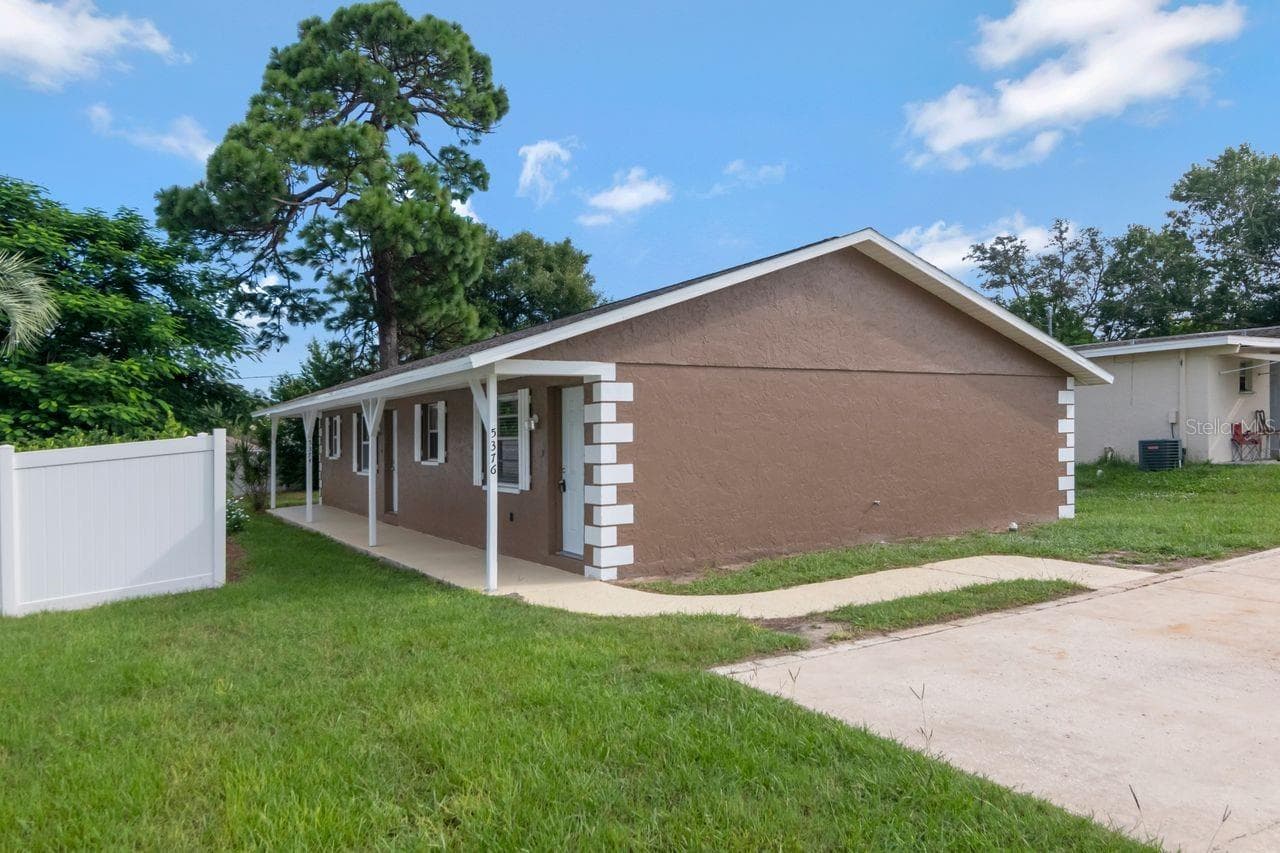 5374/5376 SCHOOL RD