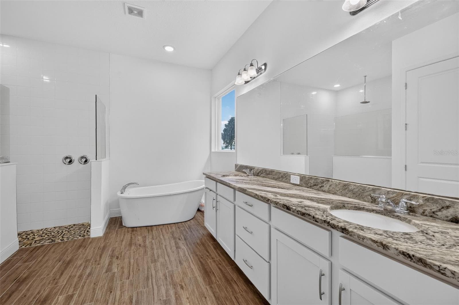 Single Family Residence at 30308 ISLAND CLUB DR, TAVARES, photo 27 of 44
