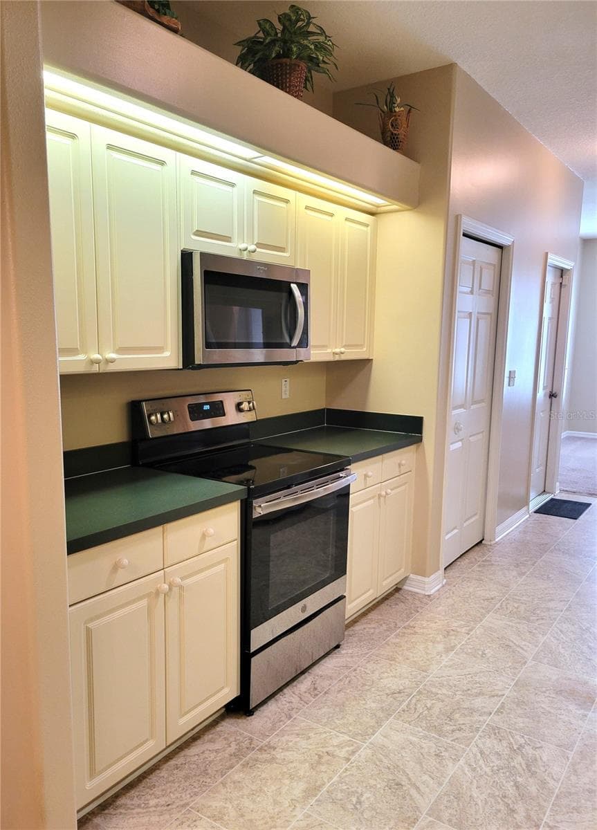 Kitchen - 4343 LAKESHORE DR, PALM HARBOR
