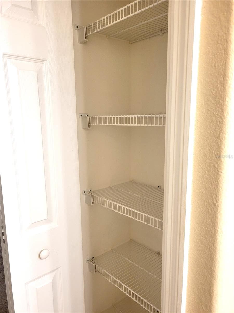 En Suite Linen - 4343 LAKESHORE DR, PALM HARBOR