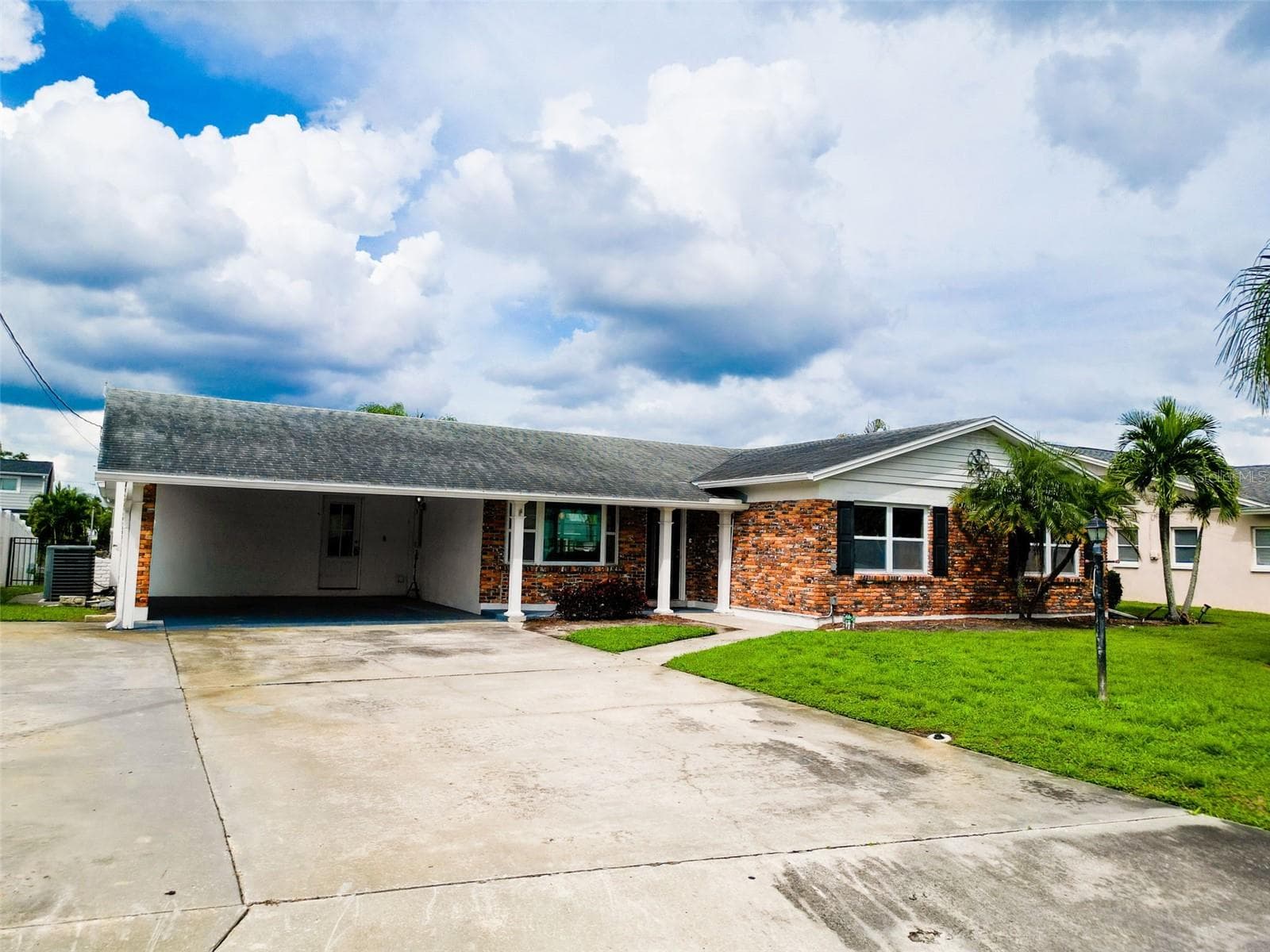 Single Family Residence at 8723 HICKORYWOOD LN, TAMPA, photo 3 of 82