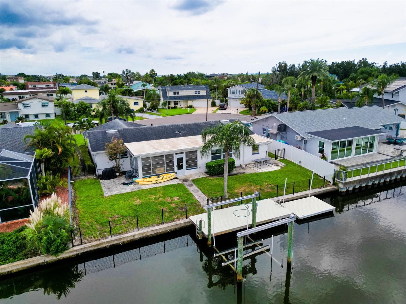 Single Family Residence at 8723 HICKORYWOOD LN, TAMPA, photo 9 of 82
