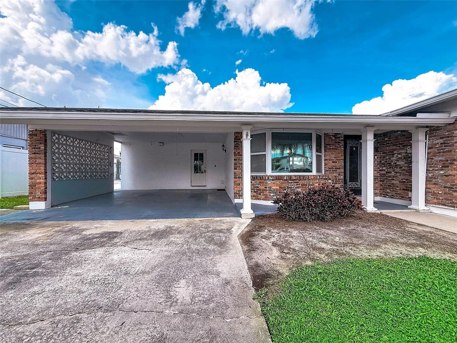 Single Family Residence at 8723 HICKORYWOOD LN, TAMPA, photo 11 of 82