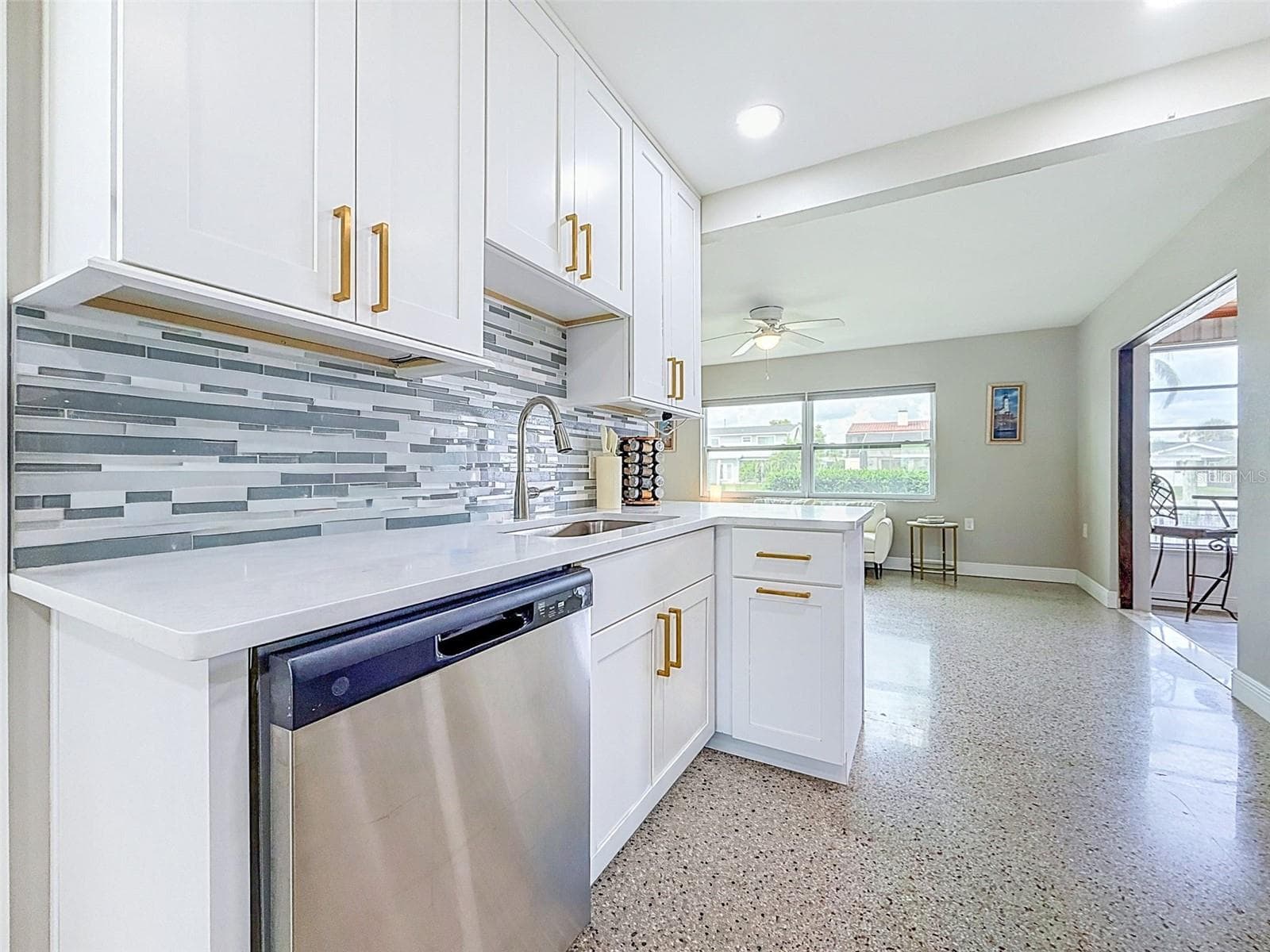 Single Family Residence at 8723 HICKORYWOOD LN, TAMPA, photo 24 of 82
