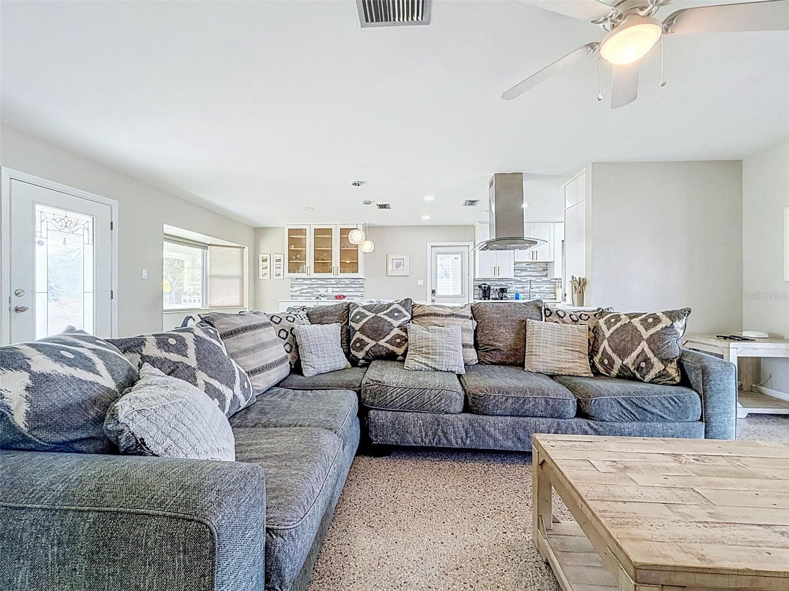 Single Family Residence at 8723 HICKORYWOOD LN, TAMPA, photo 28 of 82