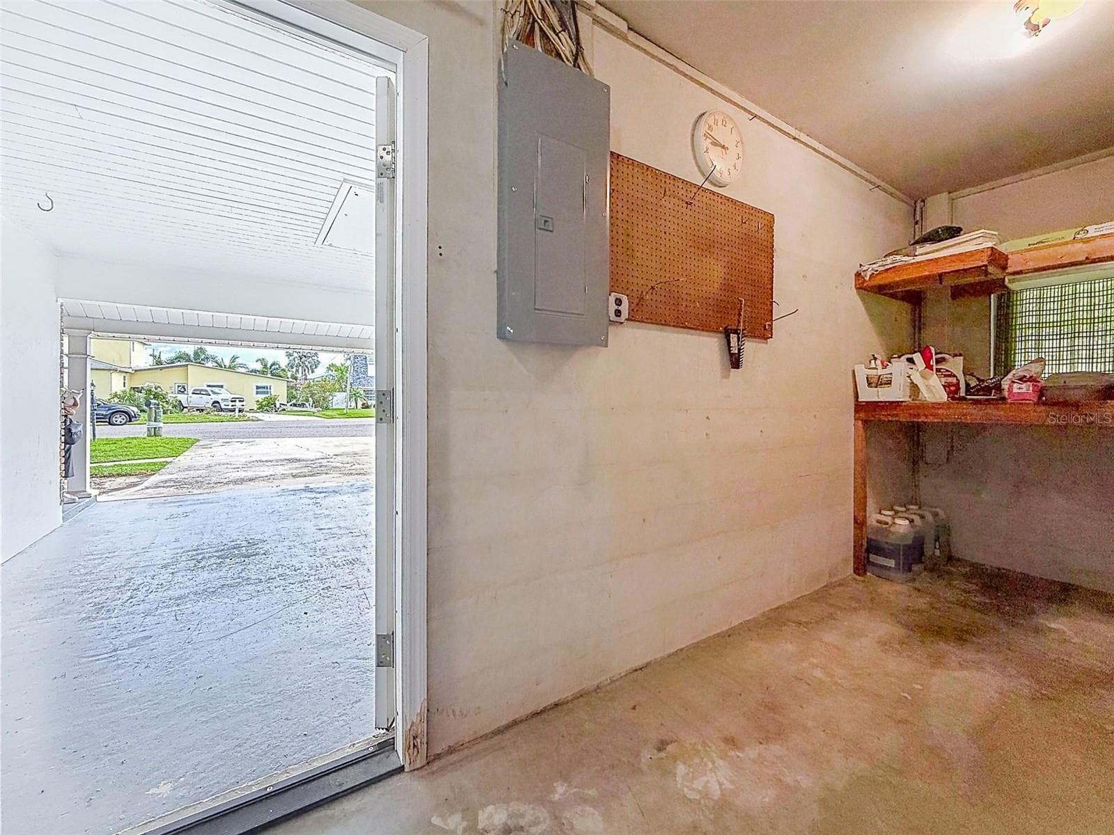 Single Family Residence at 8723 HICKORYWOOD LN, TAMPA, photo 48 of 82