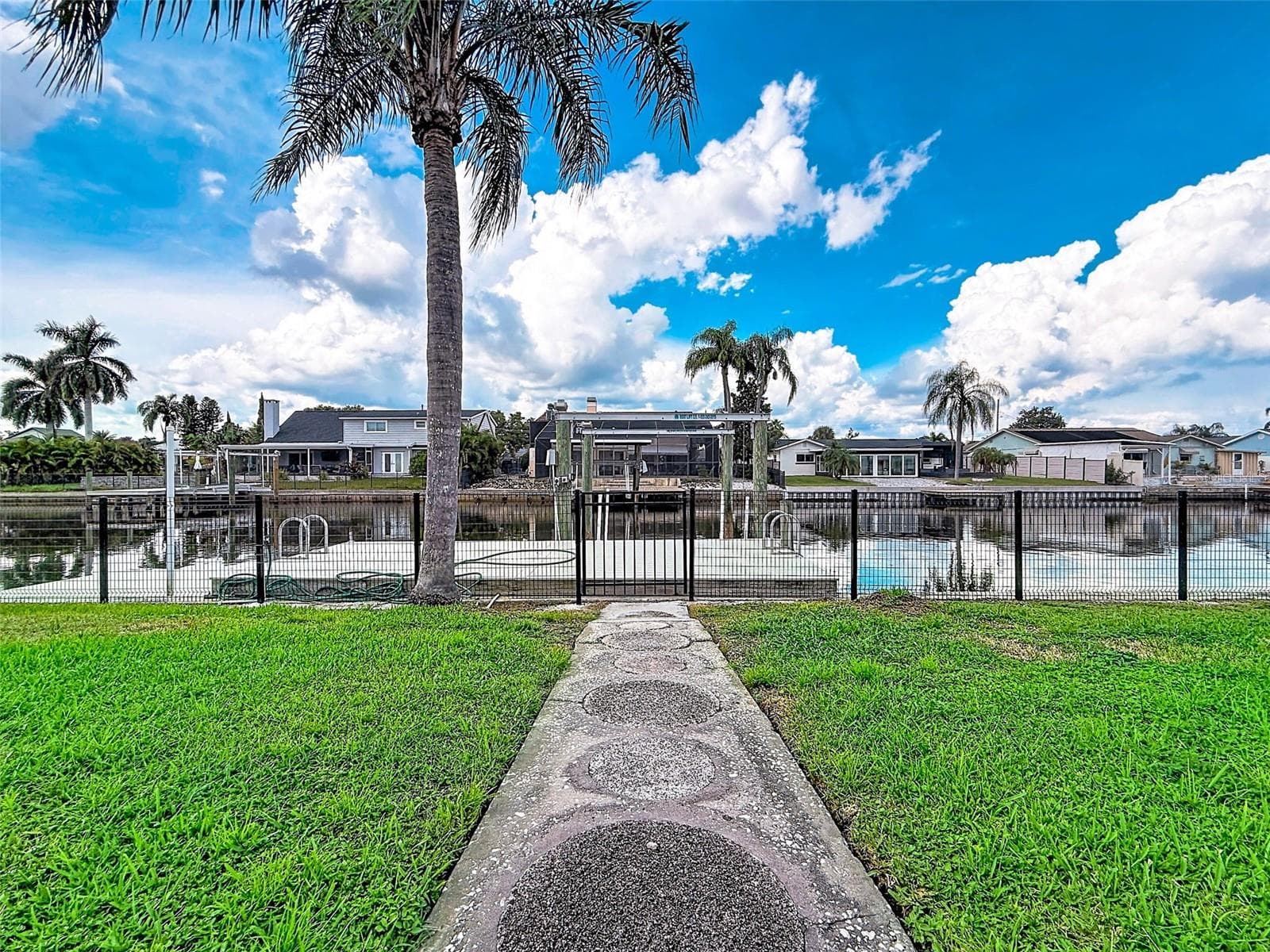 Single Family Residence at 8723 HICKORYWOOD LN, TAMPA, photo 54 of 82