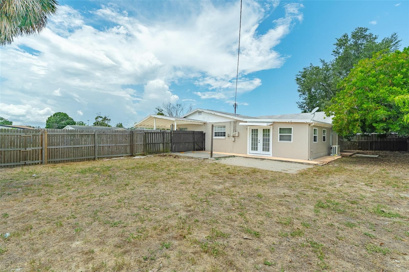 Single Family Residence at 6001 CRESTRIDGE RD, TAMPA, photo 4 of 32