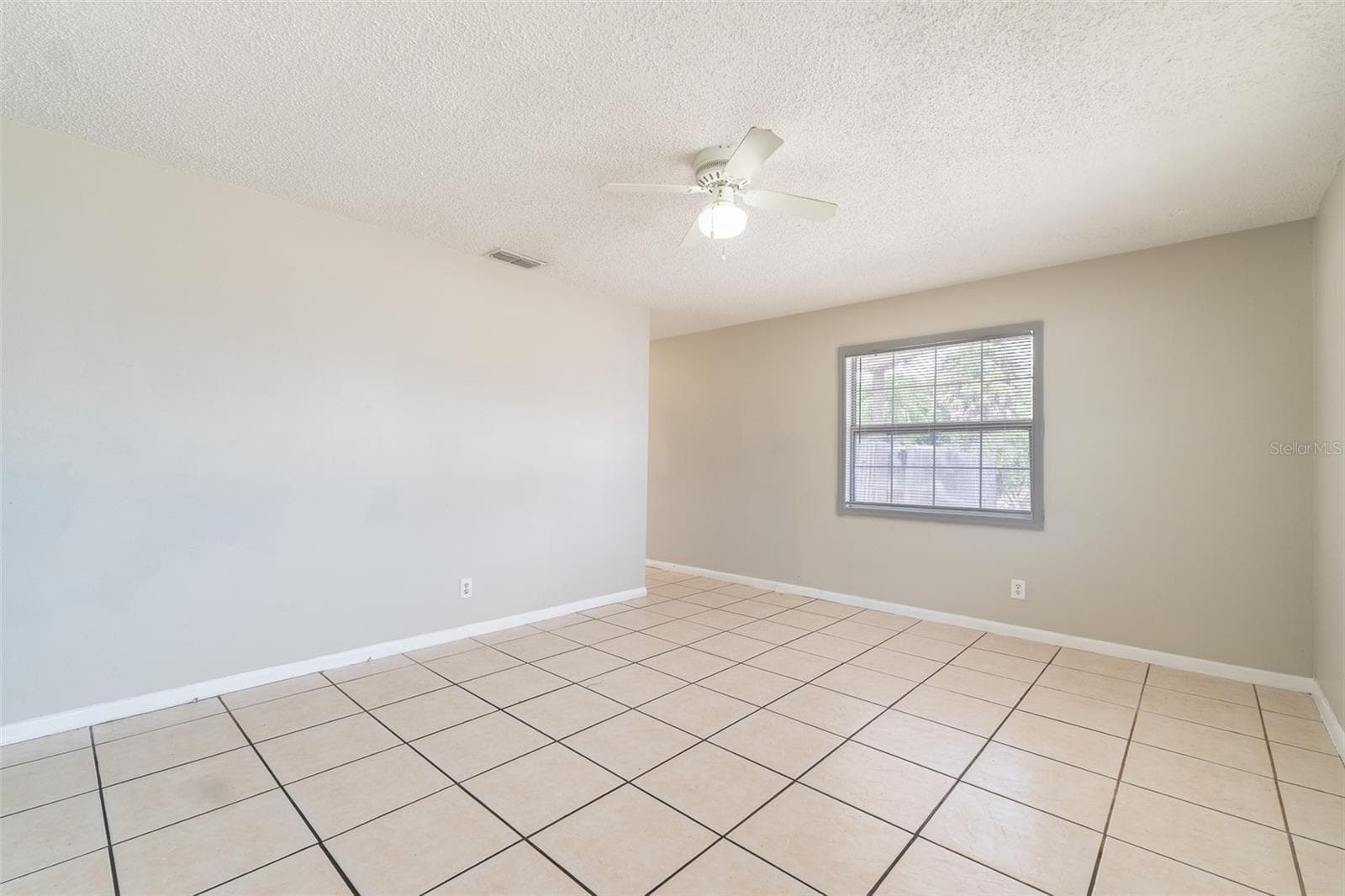 Single Family Residence at 6001 CRESTRIDGE RD, TAMPA, photo 7 of 32