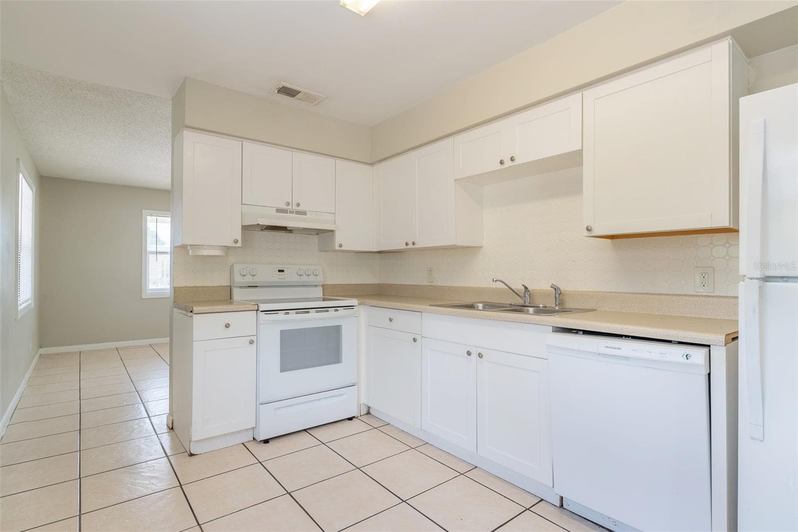 Single Family Residence at 6001 CRESTRIDGE RD, TAMPA, photo 26 of 32