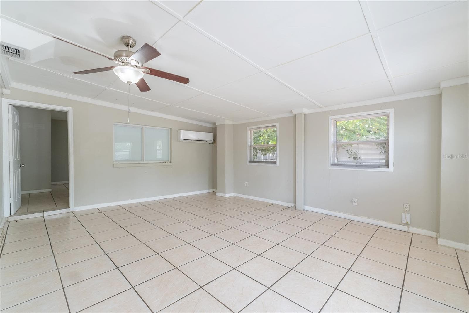 Single Family Residence at 6001 CRESTRIDGE RD, TAMPA, photo 27 of 32