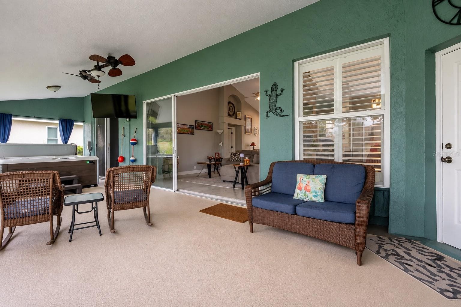 Sliders open to the large lanai. - 4465 FAIRWAY OAKS DR, MULBERRY