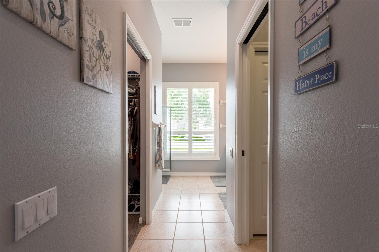 Hall to water closet, walk-in closet, sinks and shower. - 4465 FAIRWAY OAKS DR, MULBERRY