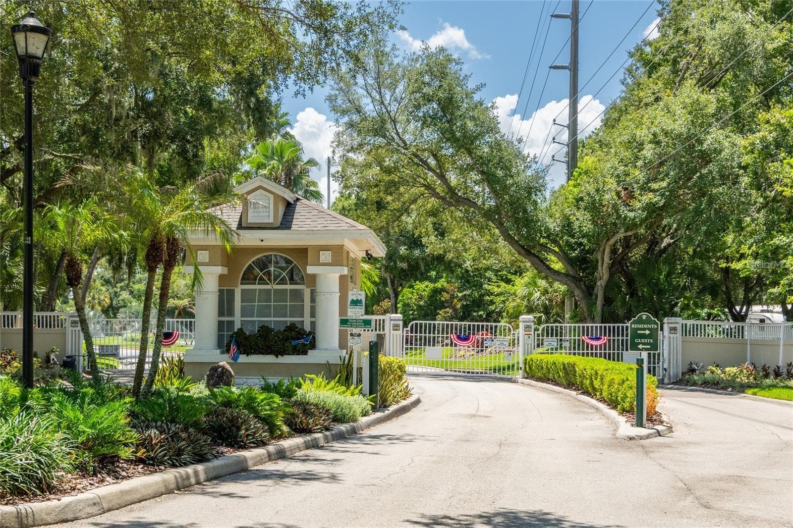 Gated community of Fairway Oaks. - 4465 FAIRWAY OAKS DR, MULBERRY