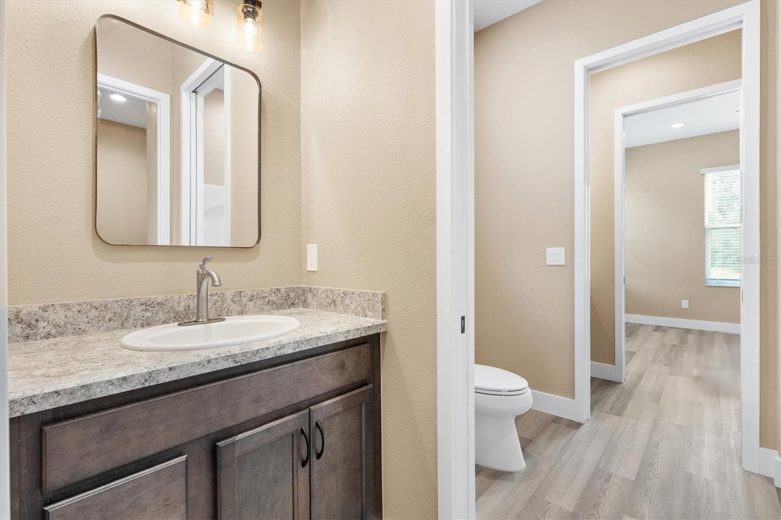 Jack And Jill Bath - 2540 NE 77TH RD, WILDWOOD