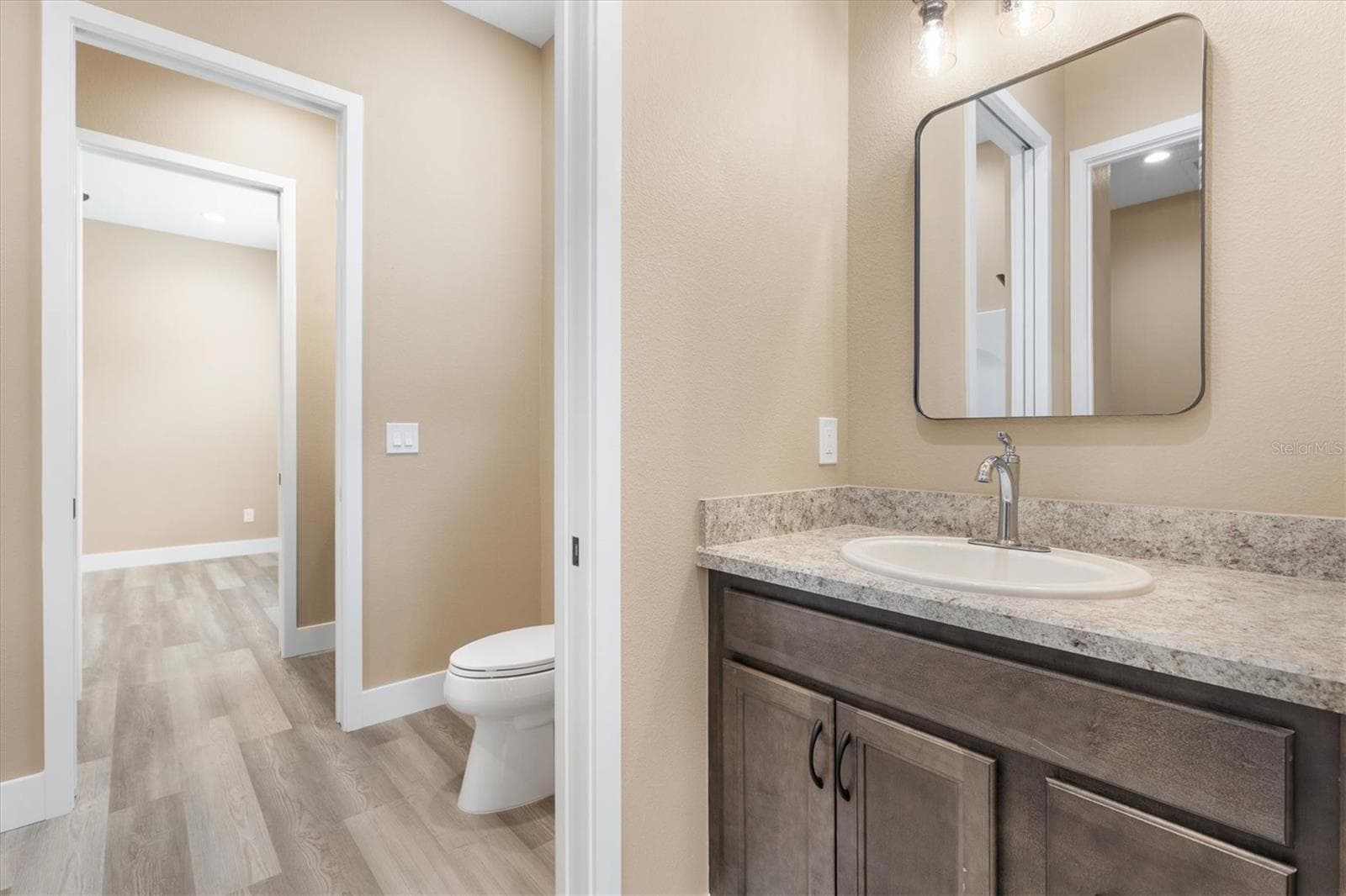 Jack and Jill Bath - 2540 NE 77TH RD, WILDWOOD