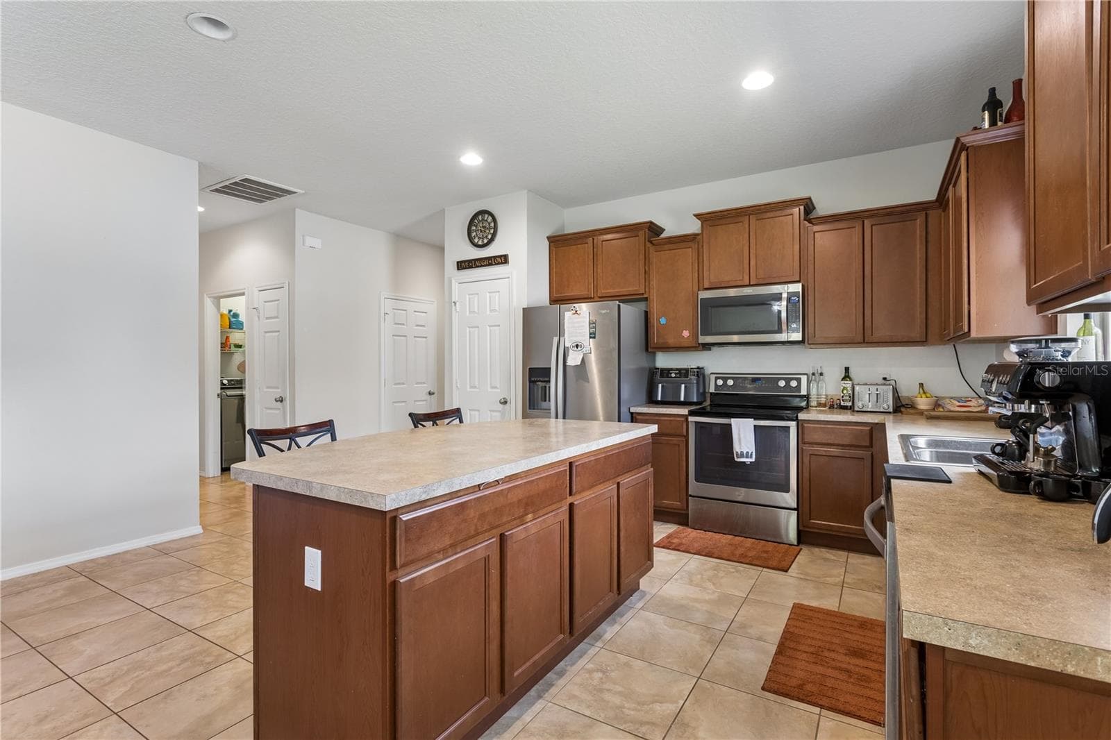 Lots of cabinet storage - 30022 DONNINGTON LOOP, MOUNT DORA