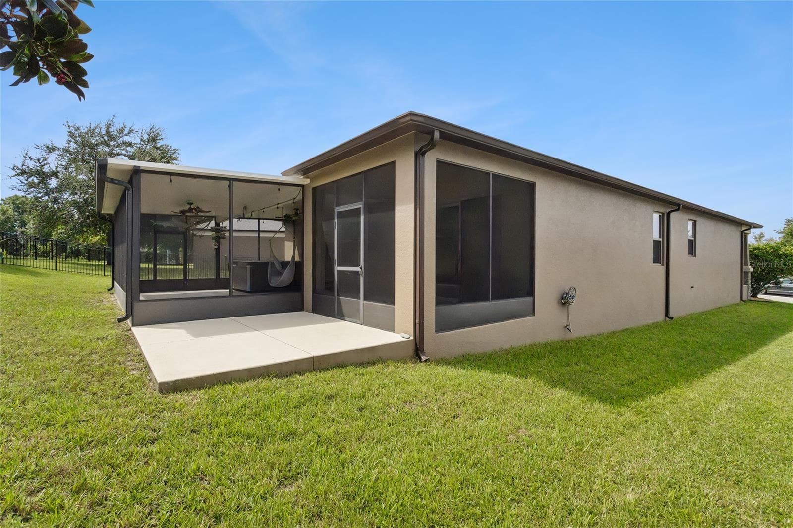 Back open patio area, ideal for a BBQ grill - 30022 DONNINGTON LOOP, MOUNT DORA