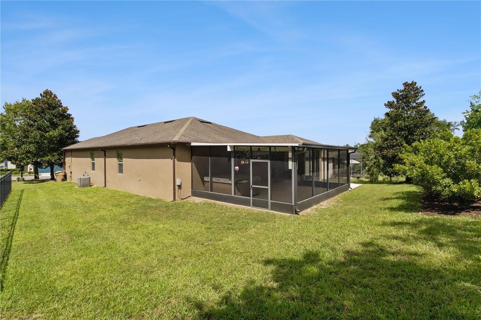 Another view of the spacious patio and back yard - 30022 DONNINGTON LOOP, MOUNT DORA