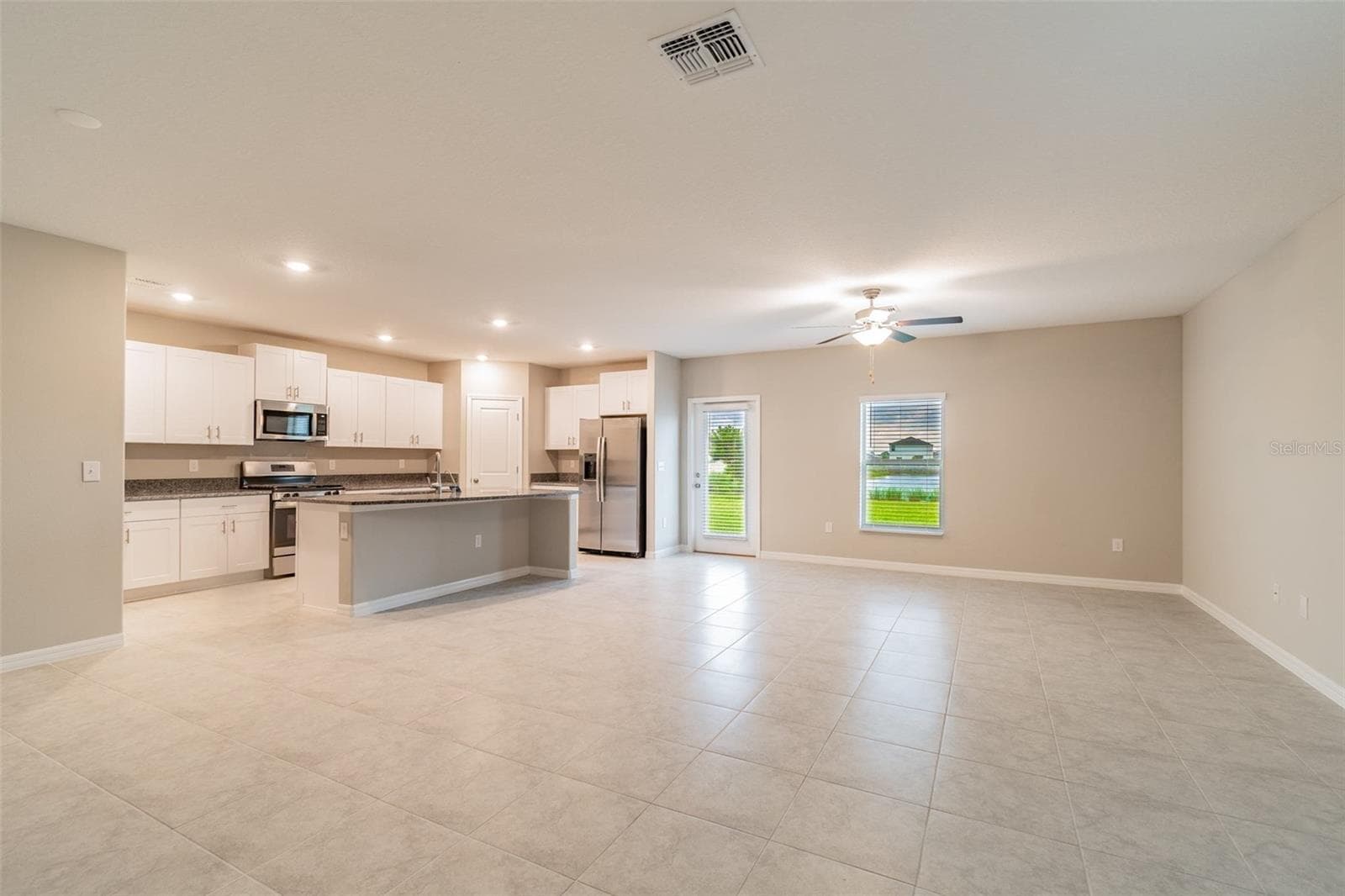 Single Family Residence at 5064 WHITE CHICORY DR, APOLLO BEACH, photo 4 of 44