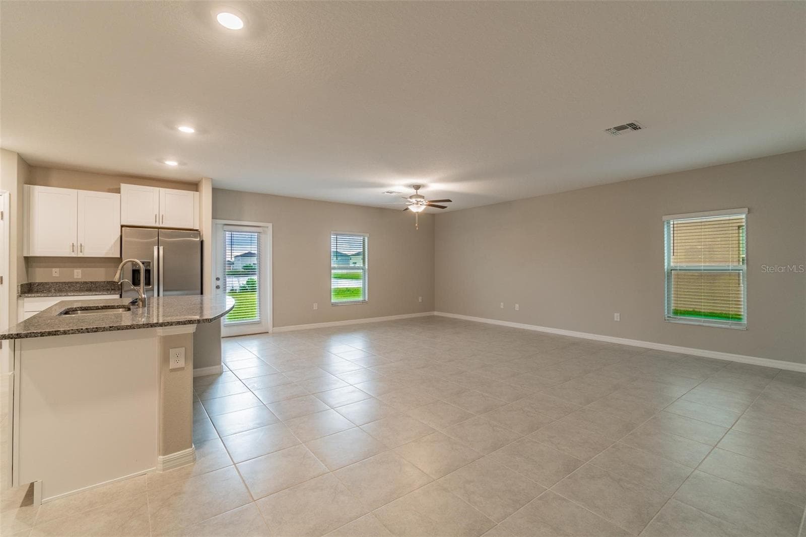 Single Family Residence at 5064 WHITE CHICORY DR, APOLLO BEACH, photo 5 of 44