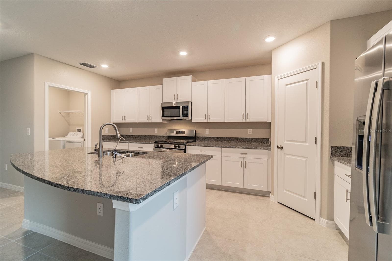 Single Family Residence at 5064 WHITE CHICORY DR, APOLLO BEACH, photo 6 of 44