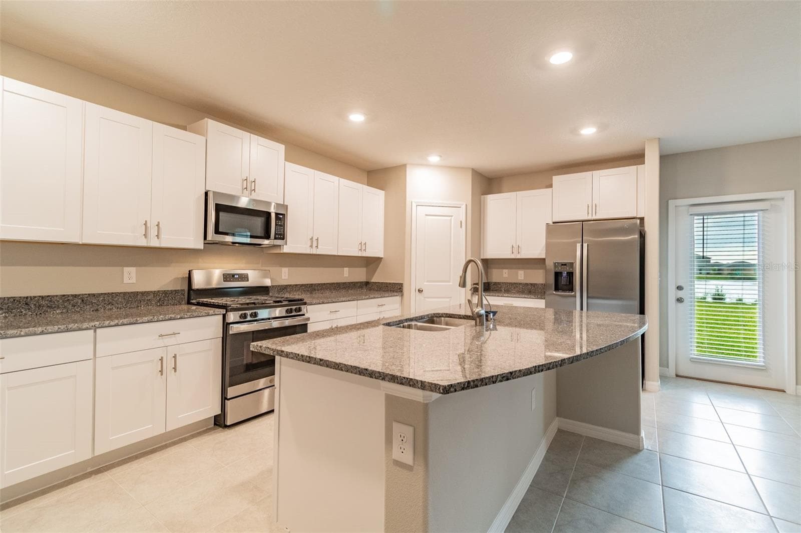 Single Family Residence at 5064 WHITE CHICORY DR, APOLLO BEACH, photo 7 of 44