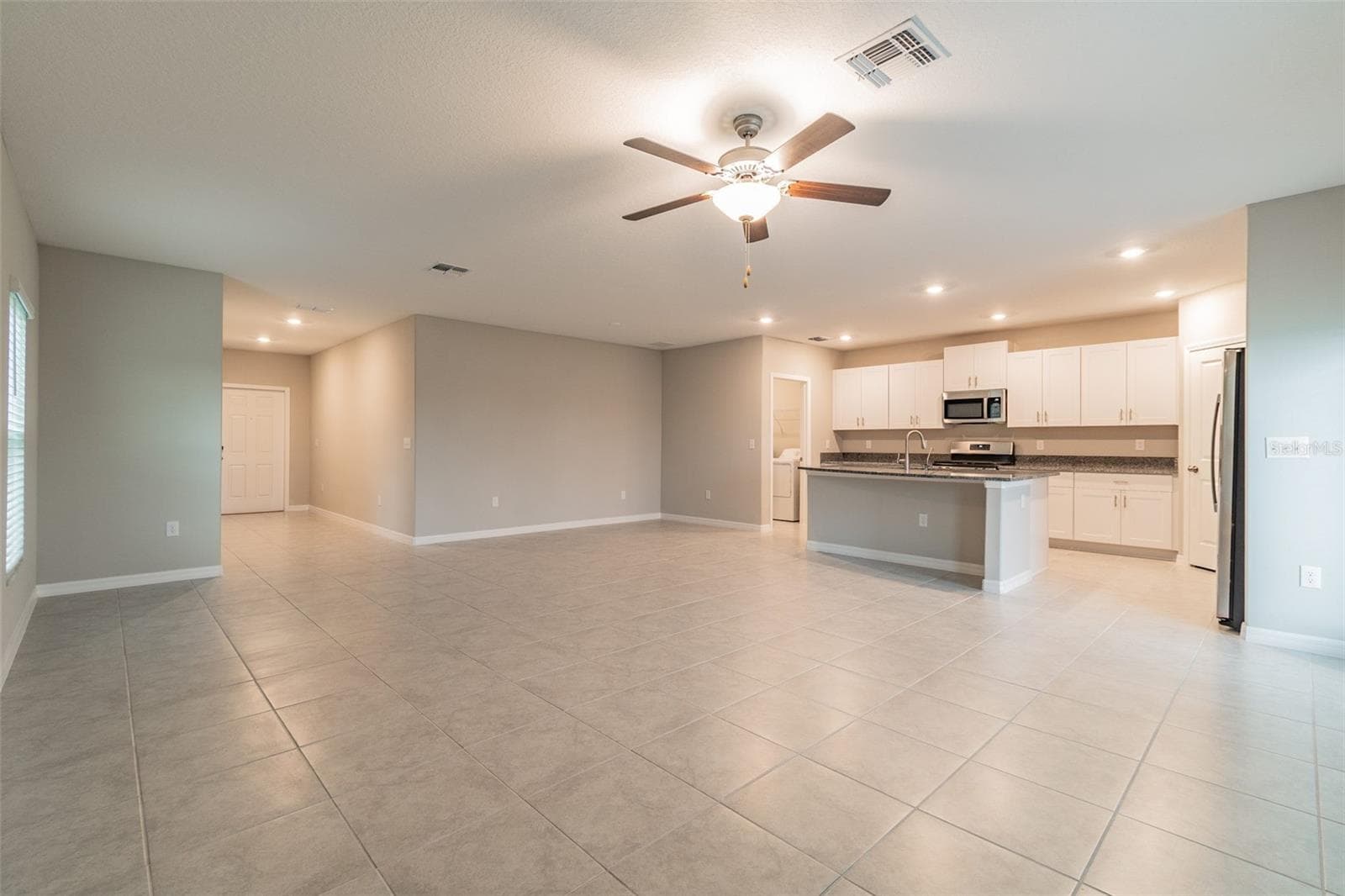Single Family Residence at 5064 WHITE CHICORY DR, APOLLO BEACH, photo 10 of 44