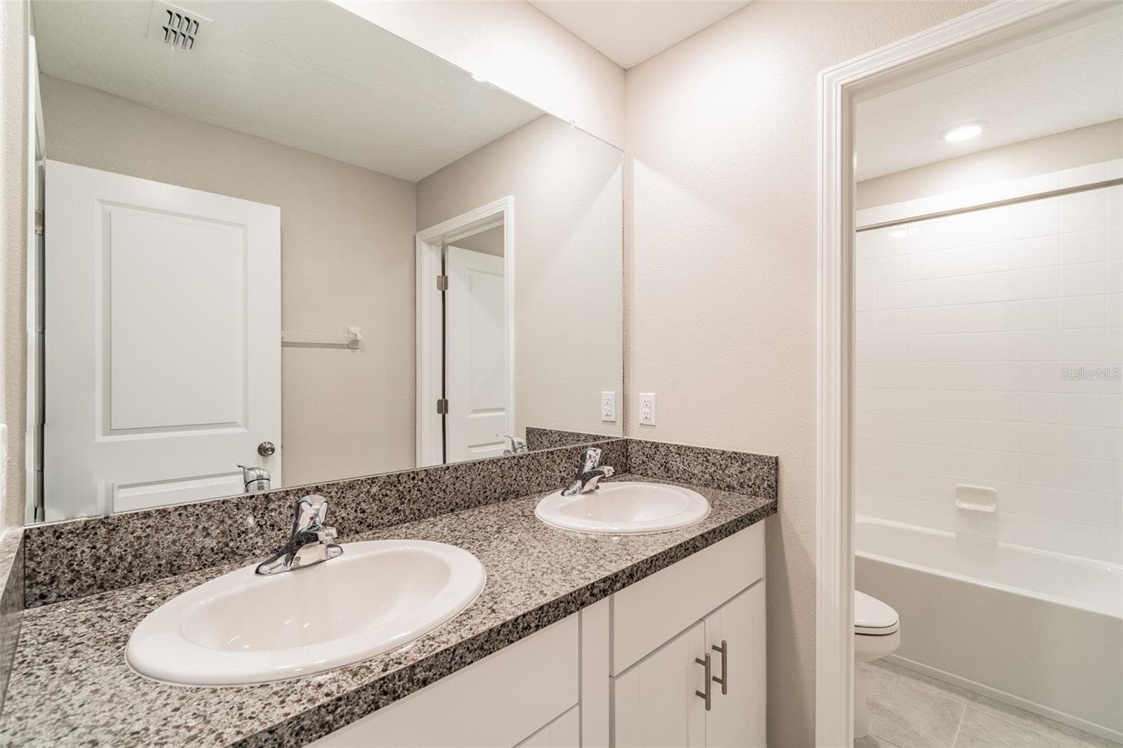 Single Family Residence at 5064 WHITE CHICORY DR, APOLLO BEACH, photo 33 of 44