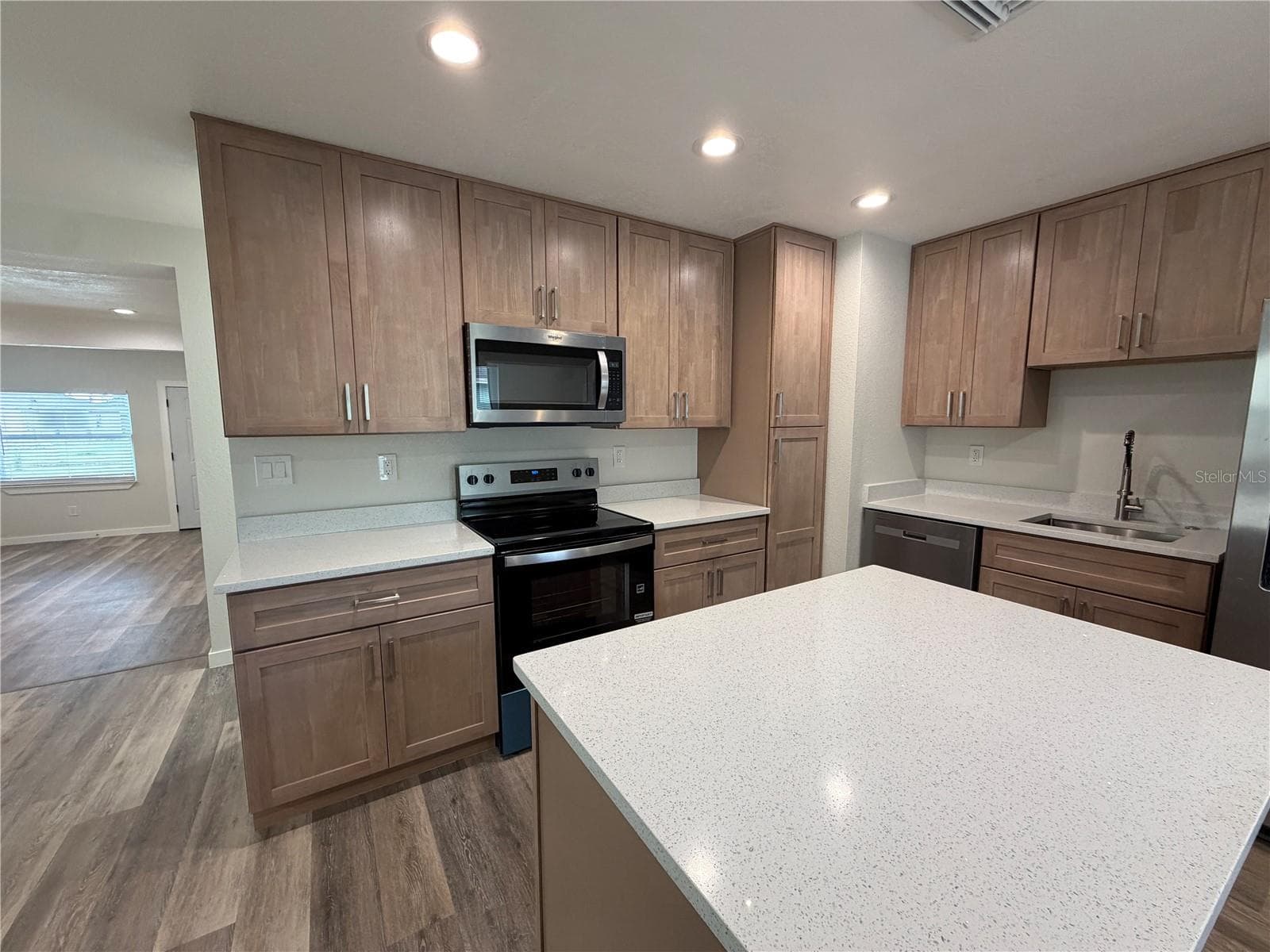 Quarz counter tops - 301 LESESNE ST, KISSIMMEE
