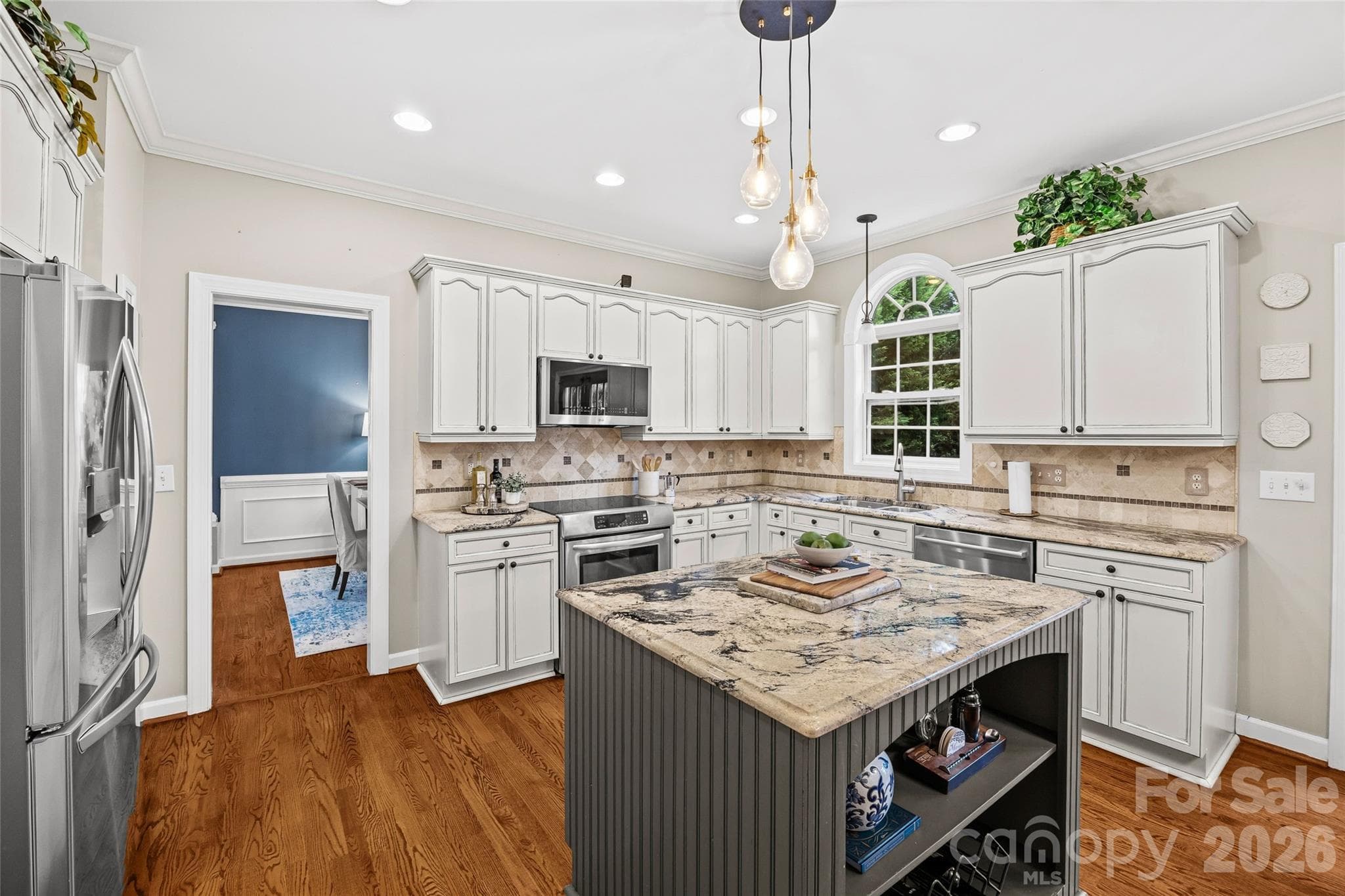 Large kitchen island - 11424 Innes Court, Charlotte