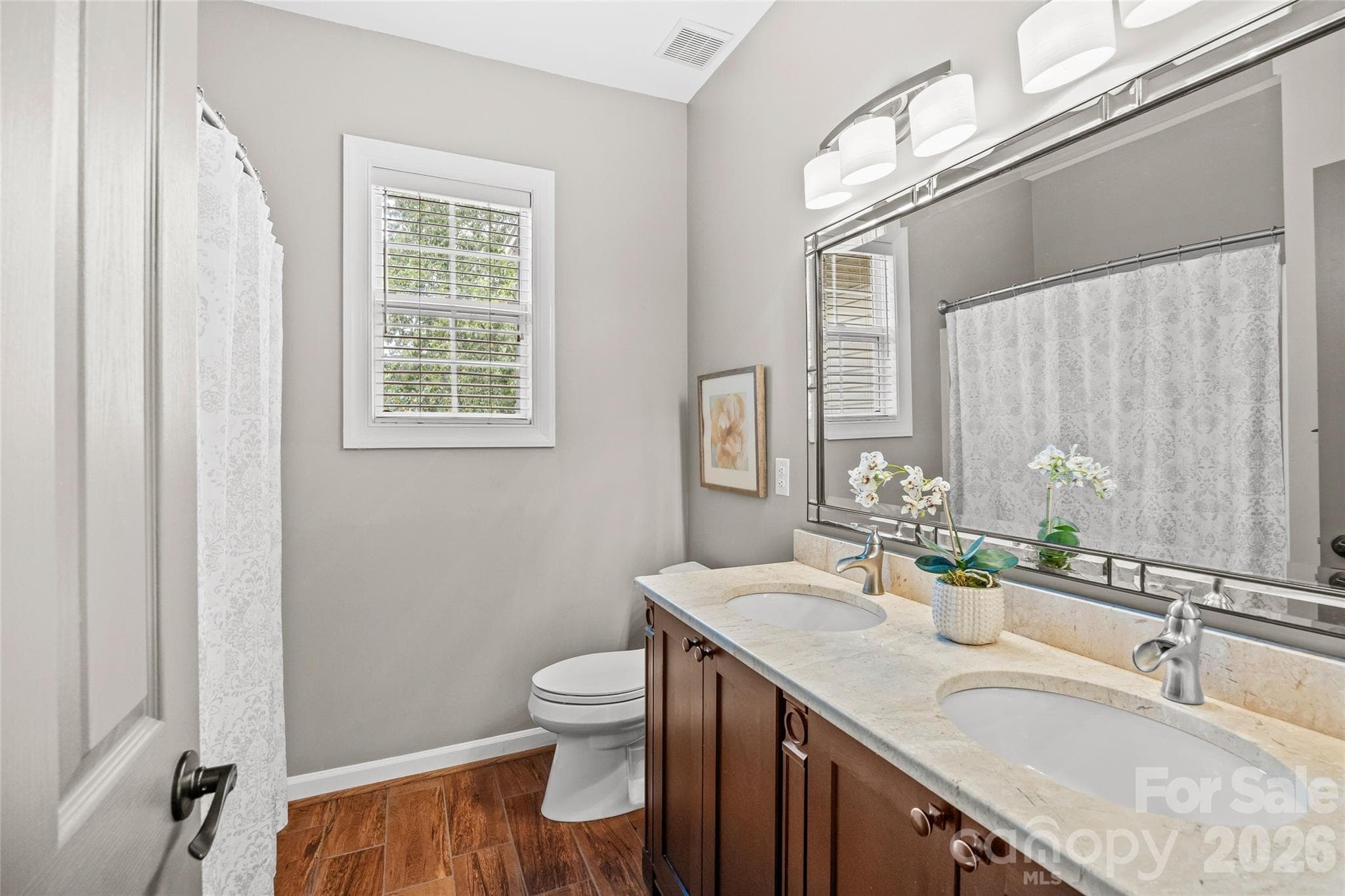 Full bathroom with double sinks - 11424 Innes Court, Charlotte