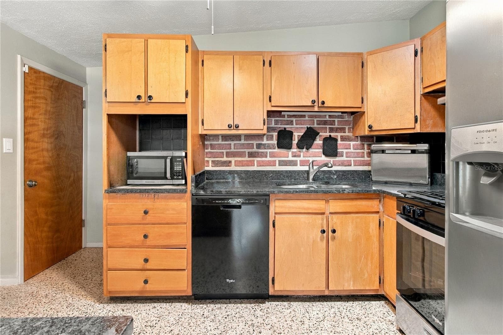 Kitchen - 3019 FLORIDA BLVD, BRADENTON