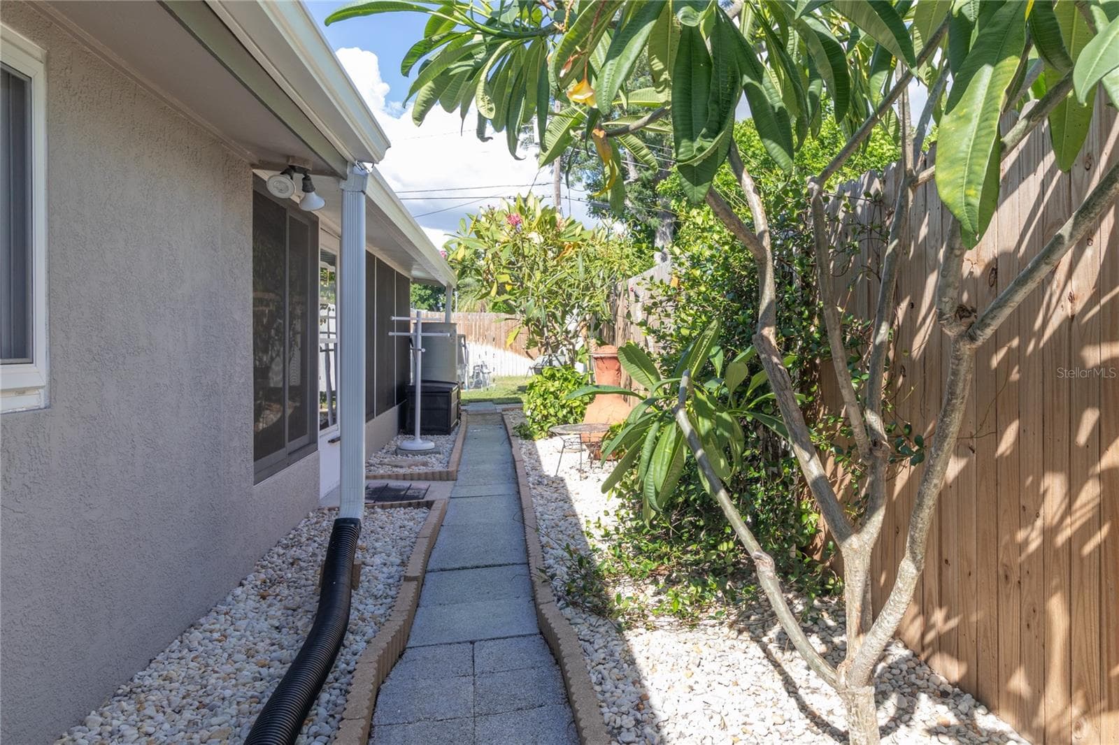 Side yard outside Florida room - 3019 FLORIDA BLVD, BRADENTON