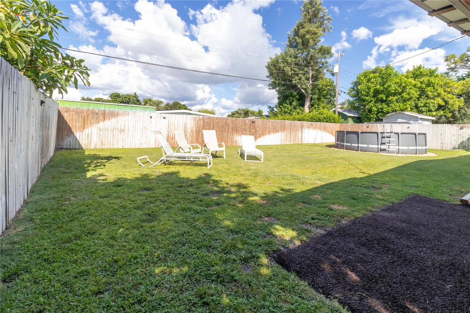 Spacious fenced in backyard - 3019 FLORIDA BLVD, BRADENTON